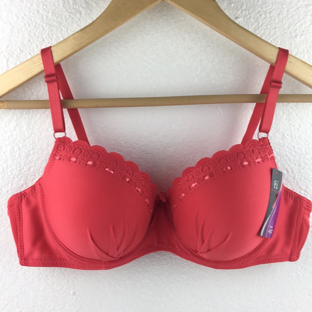 Super cute Red Bra NWT